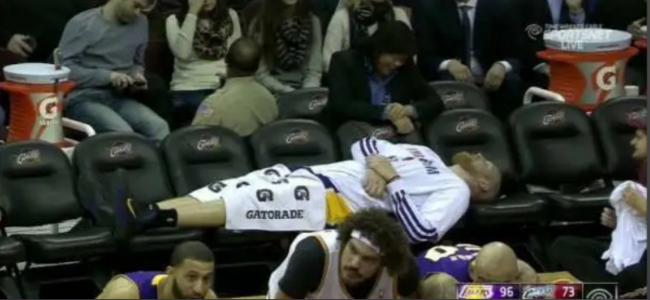 开云体育官网-太太惨了!勇士紧急签32+12中锋!1天连伤3人!库里被迫带伤临时上阵!