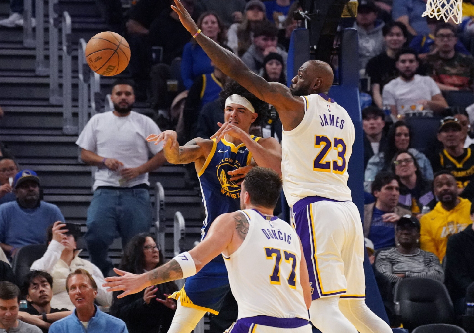 开云体育官网-8人受伤，健康球员总薪资仅1400万！NBA豪门倒下，或许该散伙了